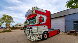 20251019-Tom-Holding-00370